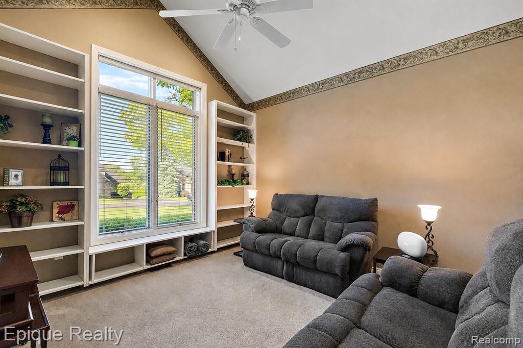 5675 Golf Pointe Drive