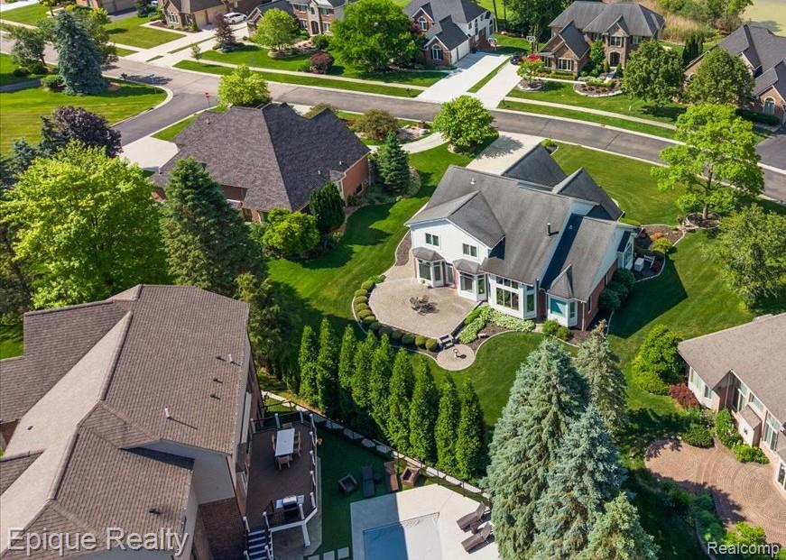 5675 Golf Pointe Drive