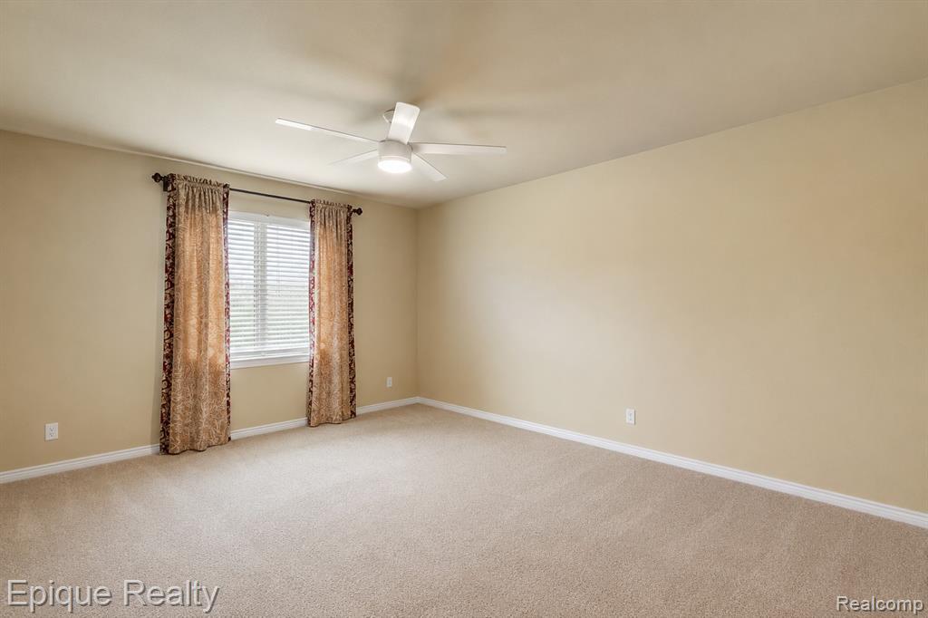 5675 Golf Pointe Drive