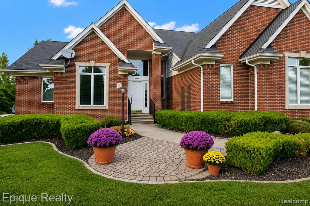 5675 Golf Pointe Drive