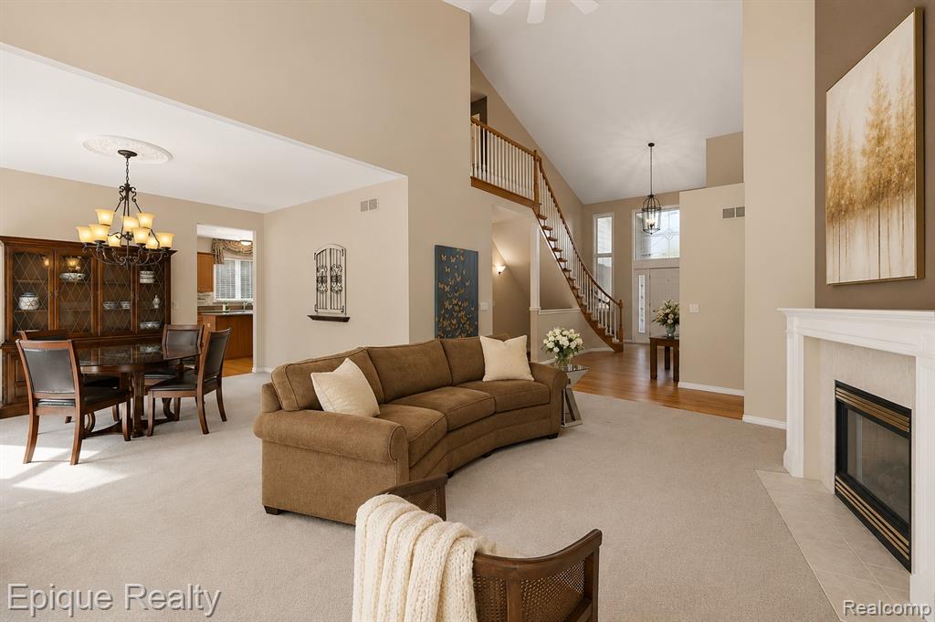5675 Golf Pointe Drive