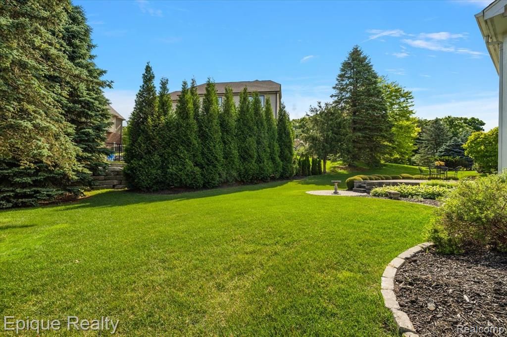 5675 Golf Pointe Drive