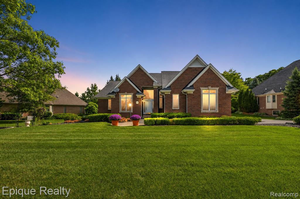 5675 Golf Pointe Drive