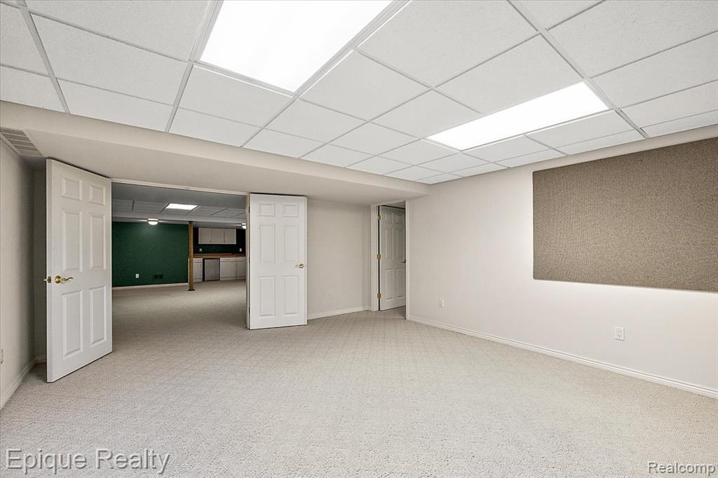 5675 Golf Pointe Drive