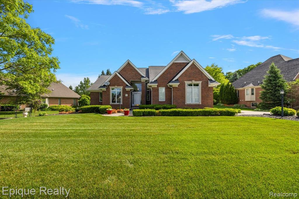 5675 Golf Pointe Drive