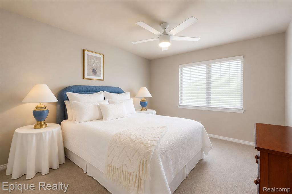 5675 Golf Pointe Drive