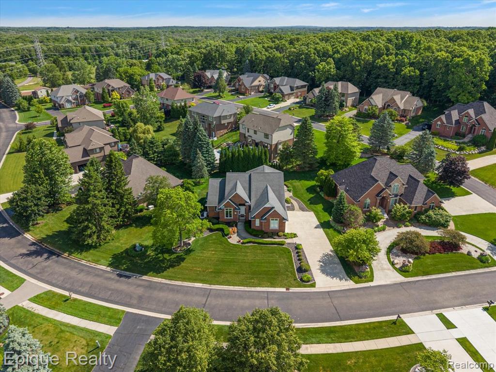 5675 Golf Pointe Drive