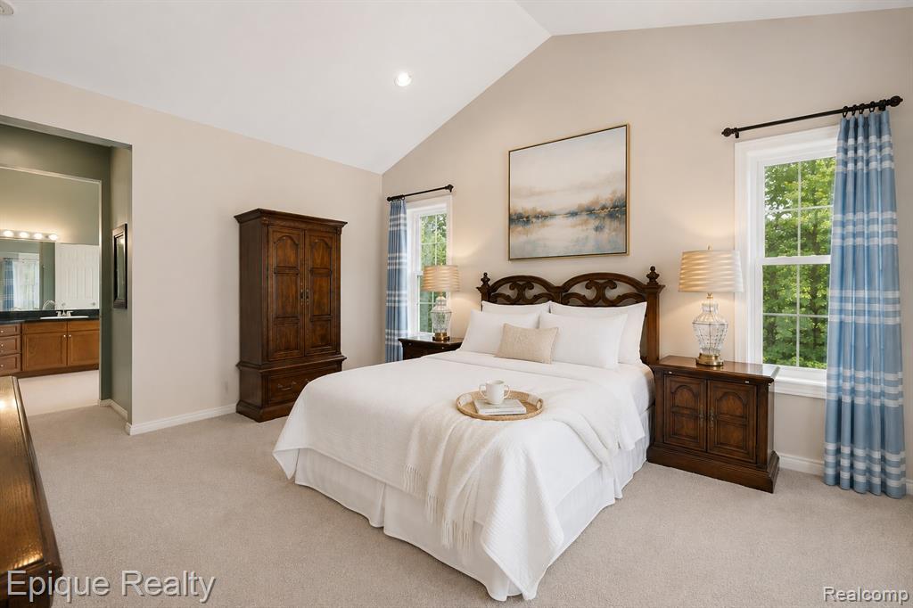 5675 Golf Pointe Drive