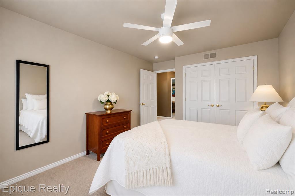 5675 Golf Pointe Drive