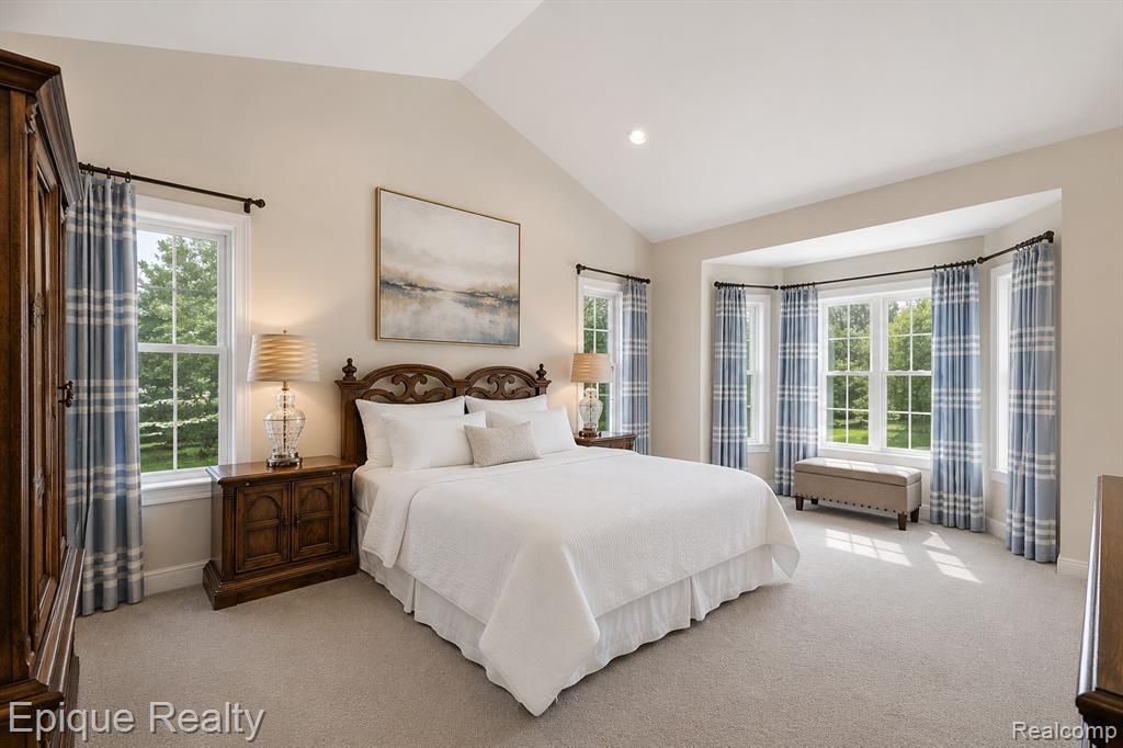5675 Golf Pointe Drive