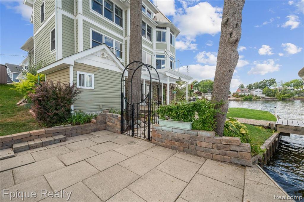 51 Crescent Avenue