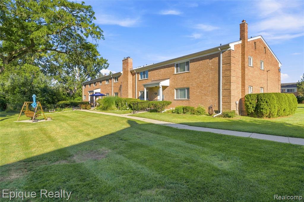 801 W Long Lake Road # 7