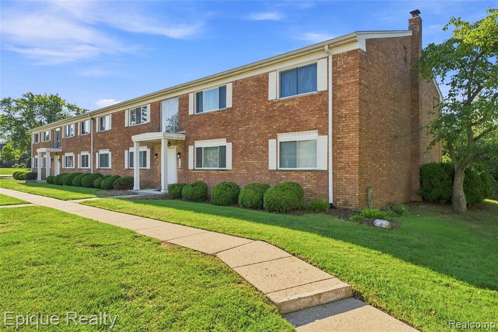 801 W Long Lake Road # 7