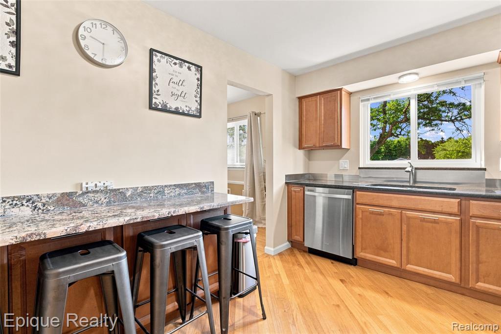 801 W Long Lake Road # 7