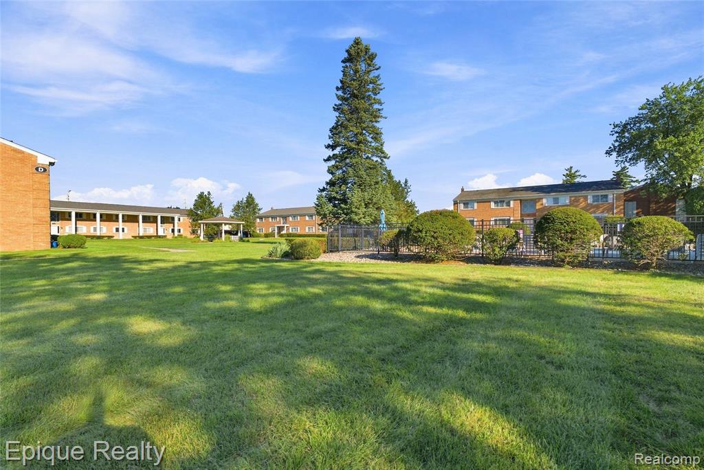 801 W Long Lake Road # 7
