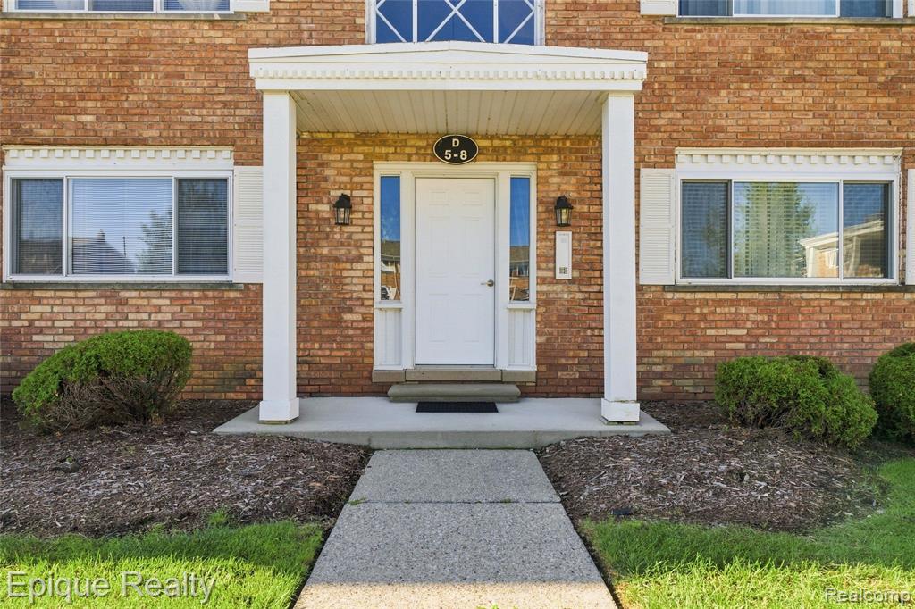 801 W Long Lake Road # 7