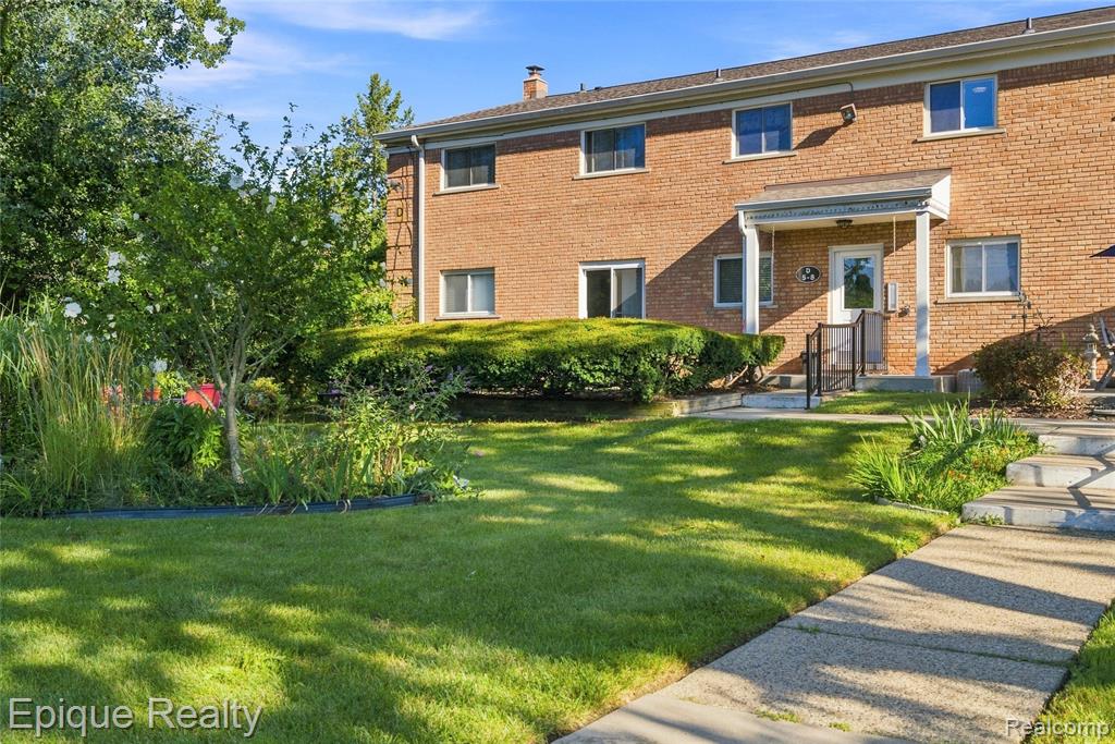 801 W Long Lake Road # 7