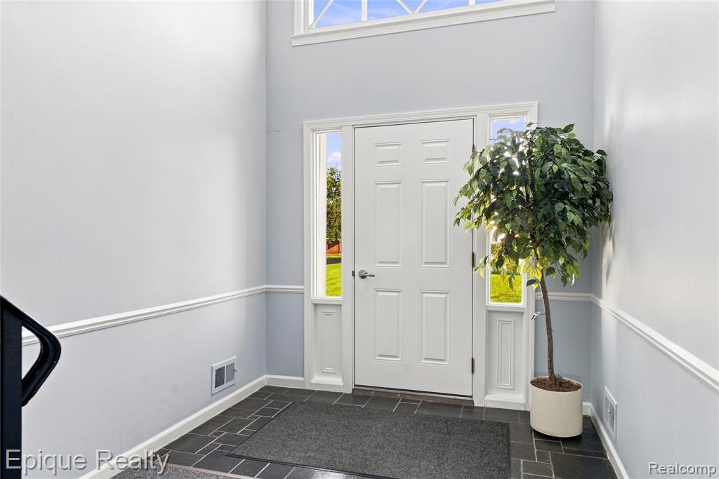 801 W Long Lake Road # 7