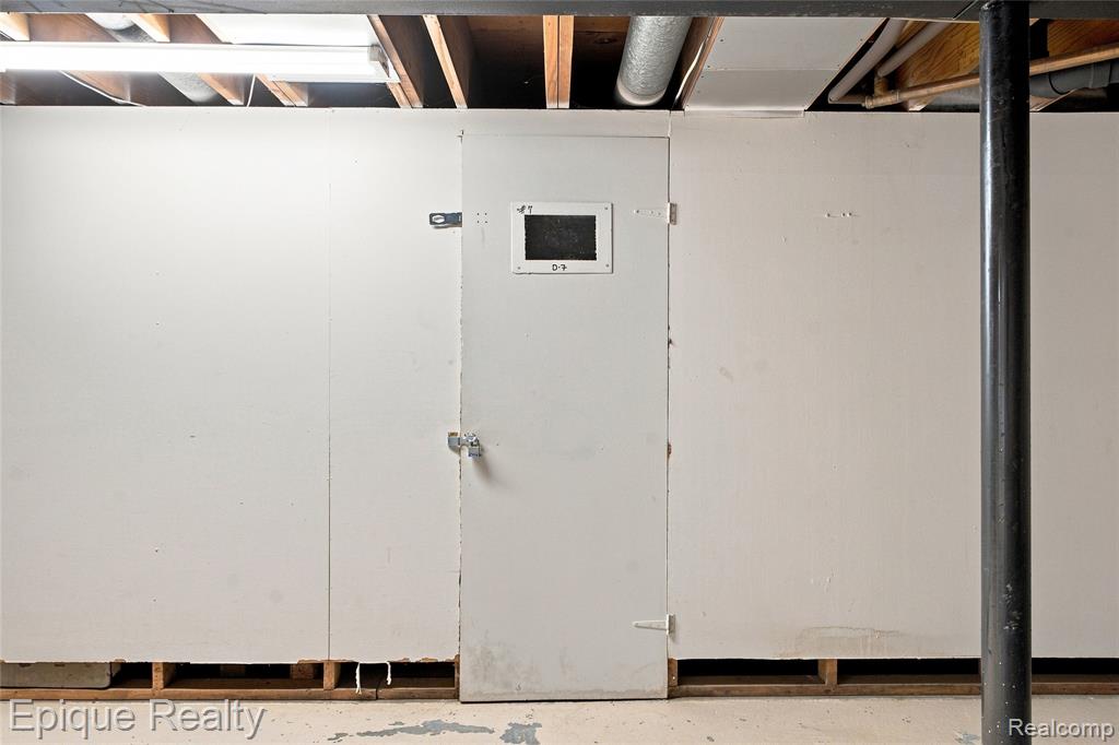 801 W Long Lake Road # 7
