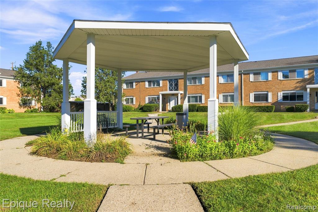801 W Long Lake Road # 7