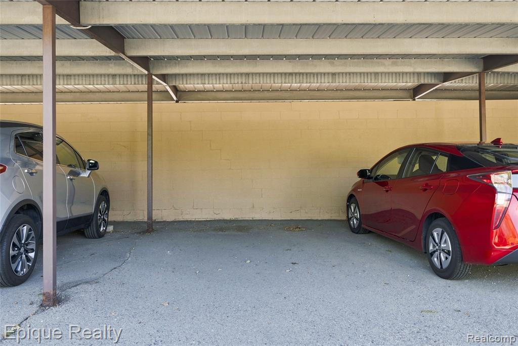 801 W Long Lake Road # 7