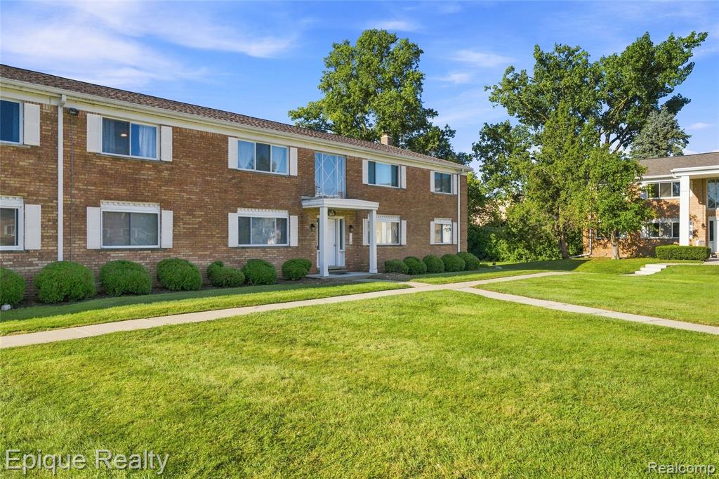 801 W Long Lake Road # 7