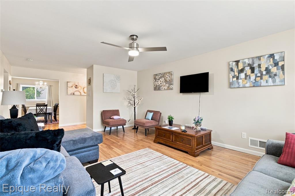 801 W Long Lake Road # 7