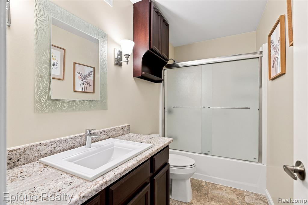 801 W Long Lake Road # 7
