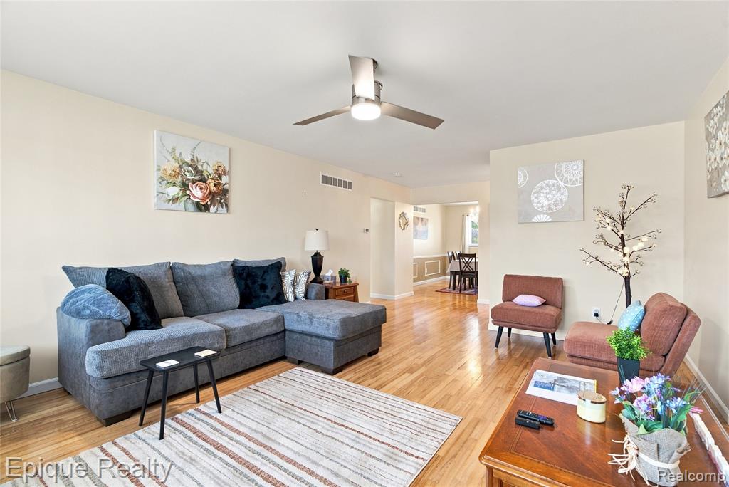 801 W Long Lake Road # 7