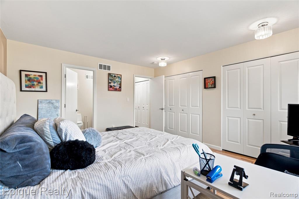 801 W Long Lake Road # 7