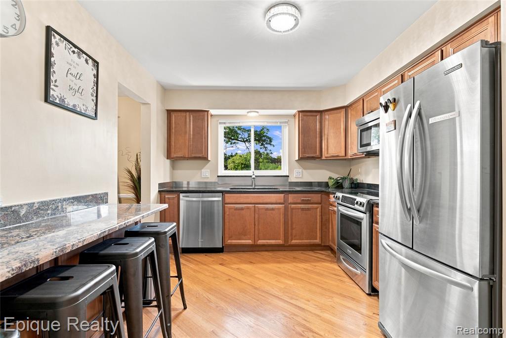801 W Long Lake Road # 7