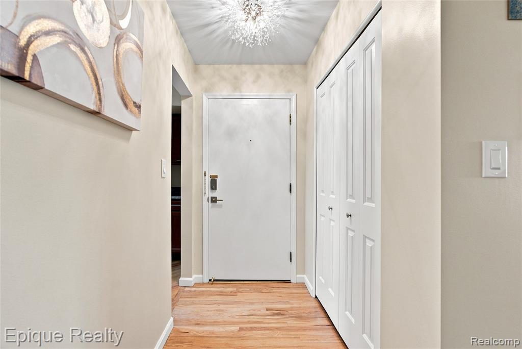 801 W Long Lake Road # 7