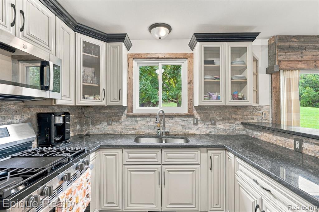 811 N Ortonville