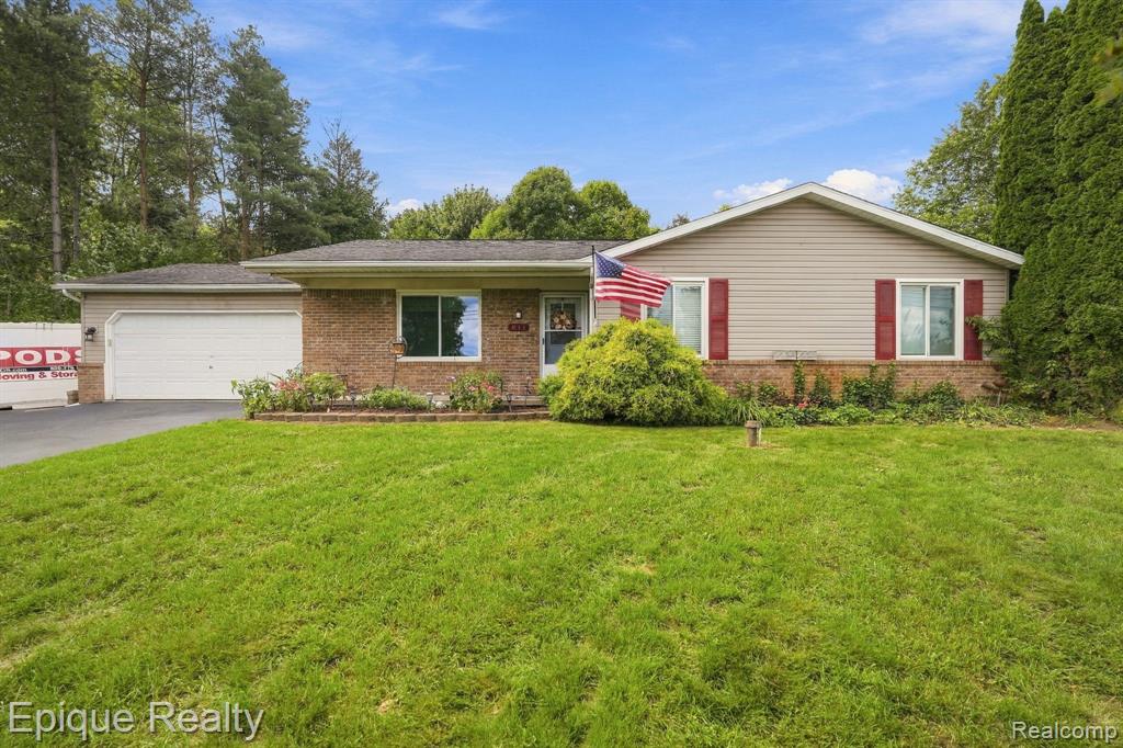 811 N Ortonville