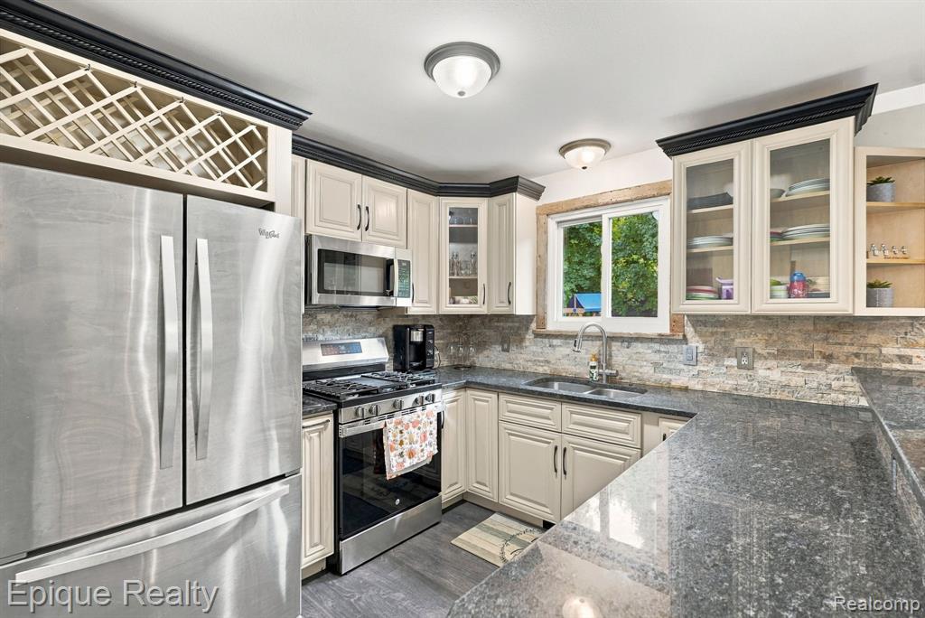 811 N Ortonville