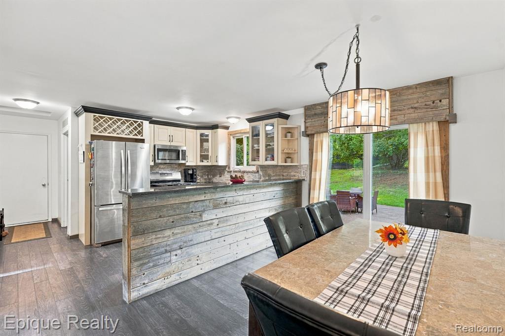 811 N Ortonville