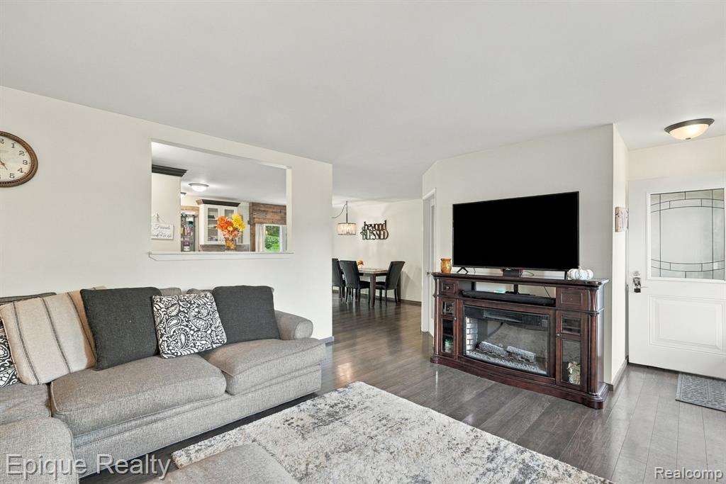 811 N Ortonville