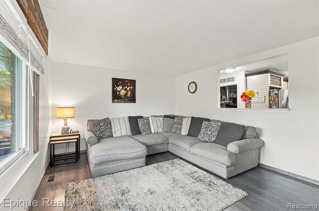 811 N Ortonville
