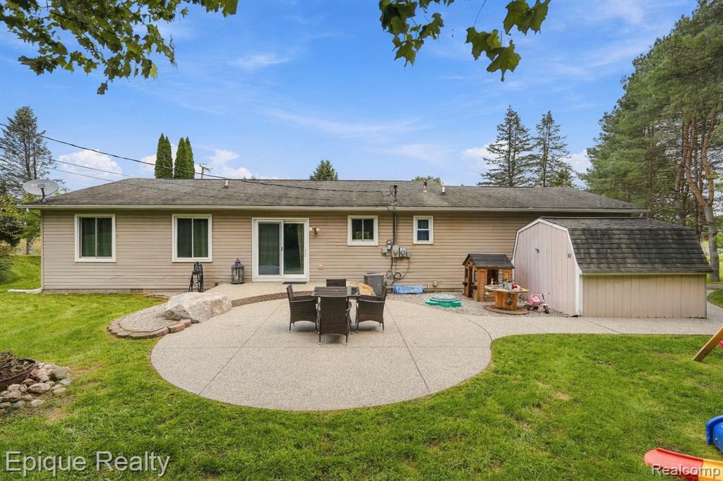 811 N Ortonville