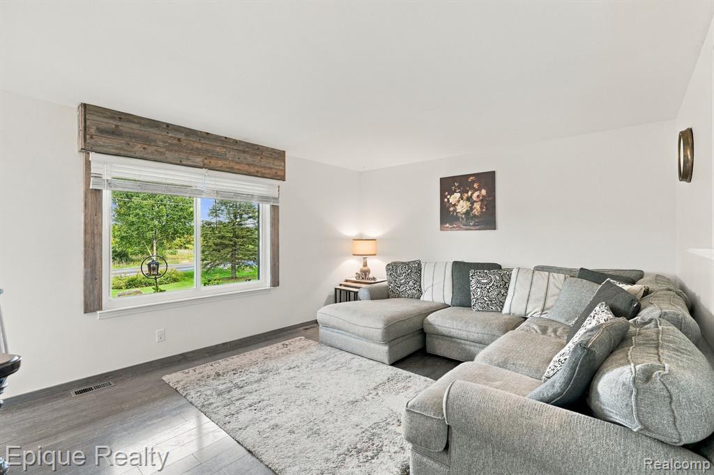 811 N Ortonville
