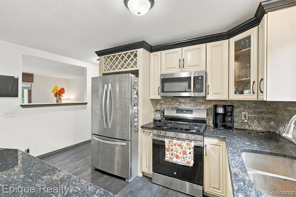 811 N Ortonville
