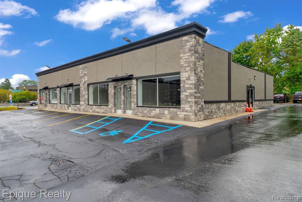2701 Elizabeth Lake, Suite 400