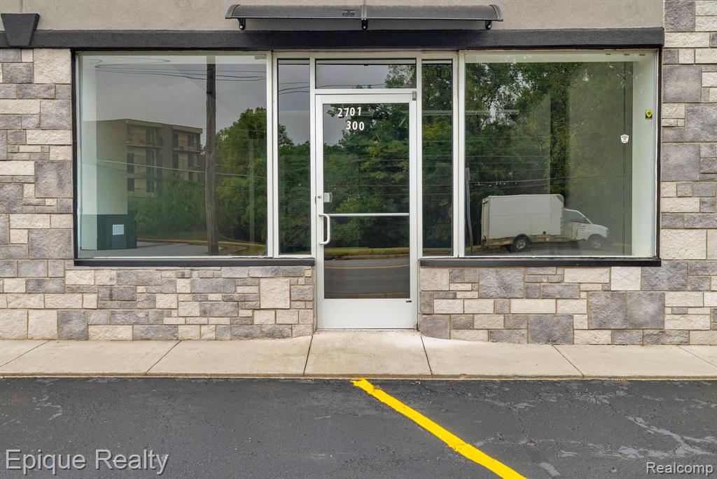 2701 Elizabeth Lake, Suite 400