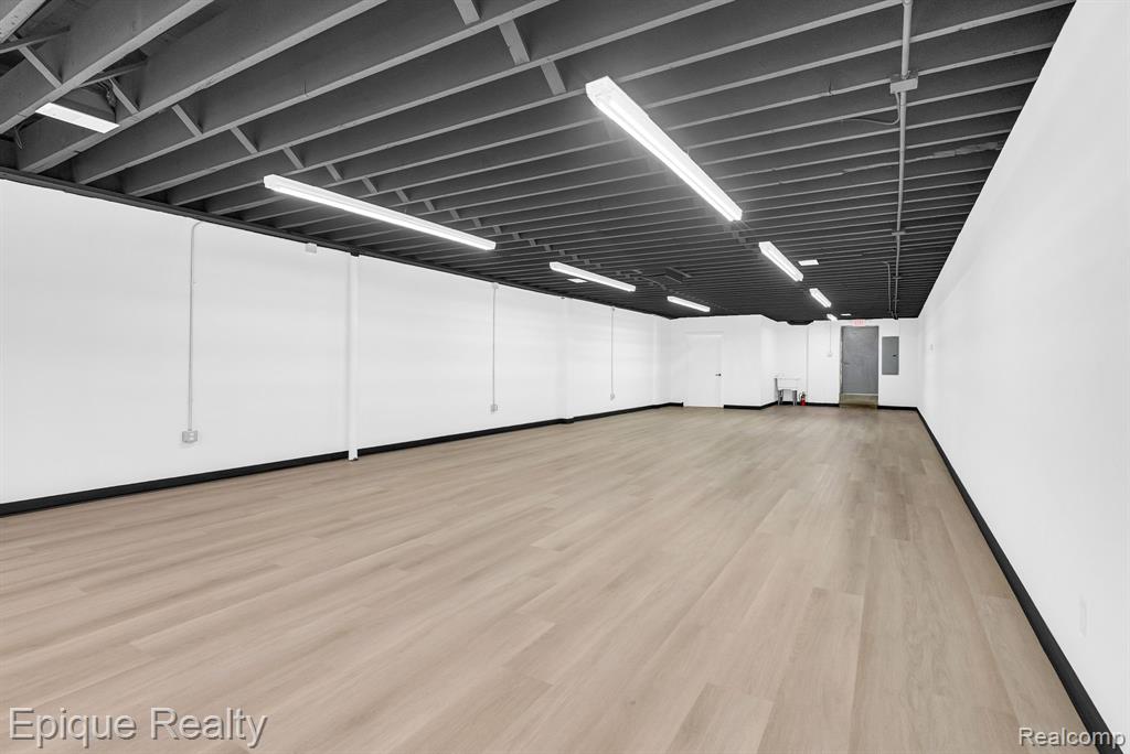 2701 Elizabeth Lake, Suite 400