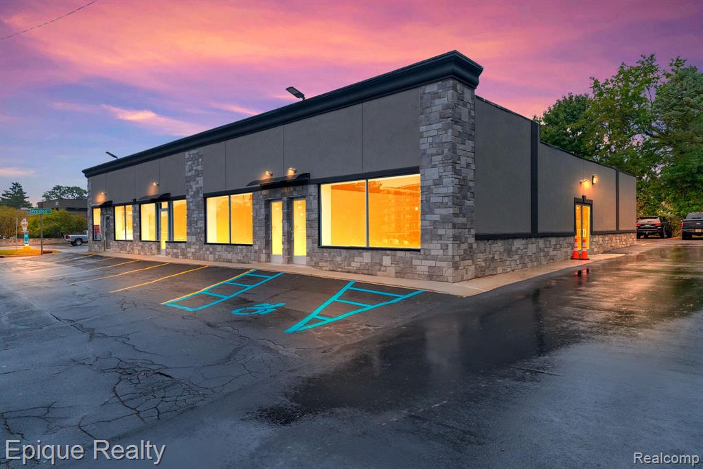 2701 Elizabeth Lake, Suite 500