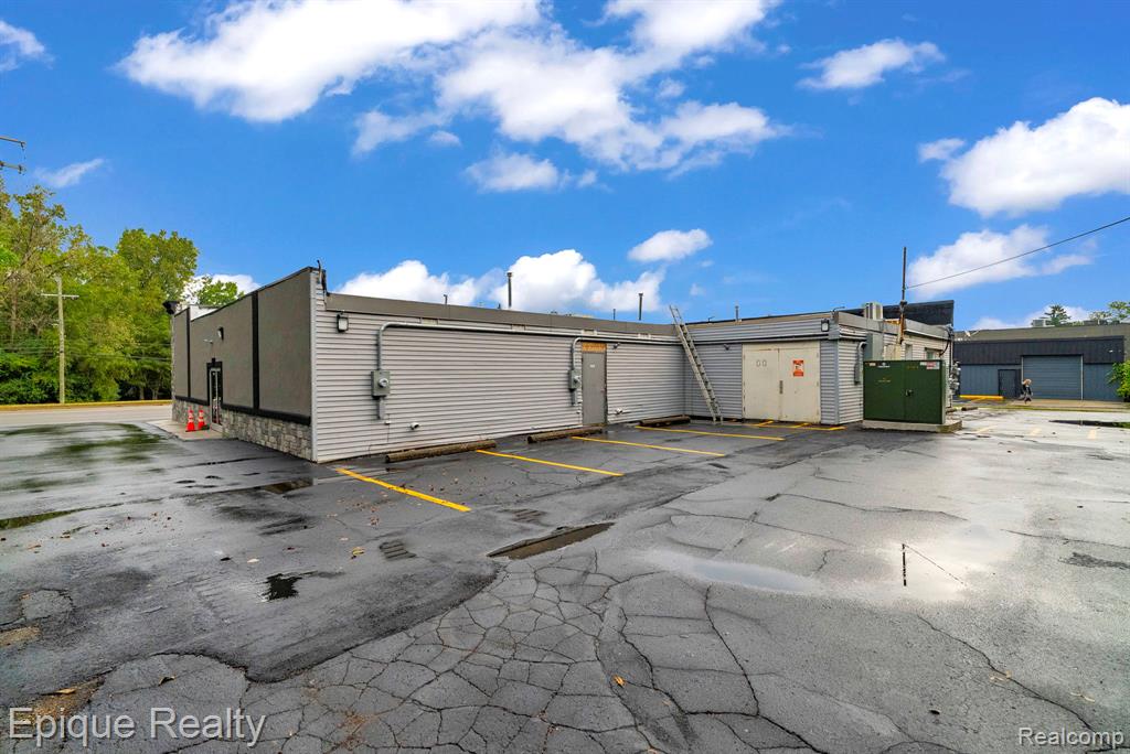 2701 Elizabeth Lake, Suite 500