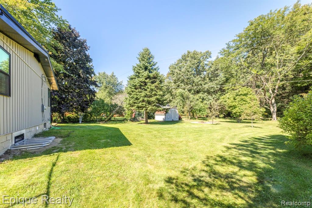 4404 N North River Road