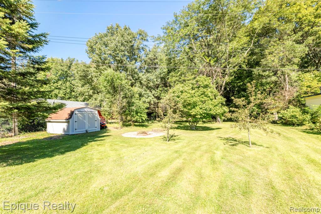 4404 N North River Road