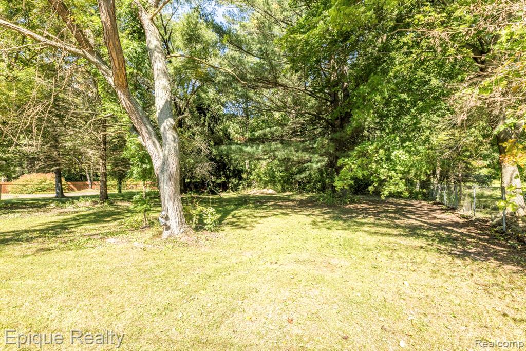 4404 N North River Road
