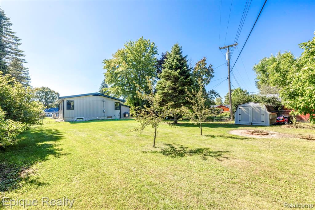 4404 N North River Road